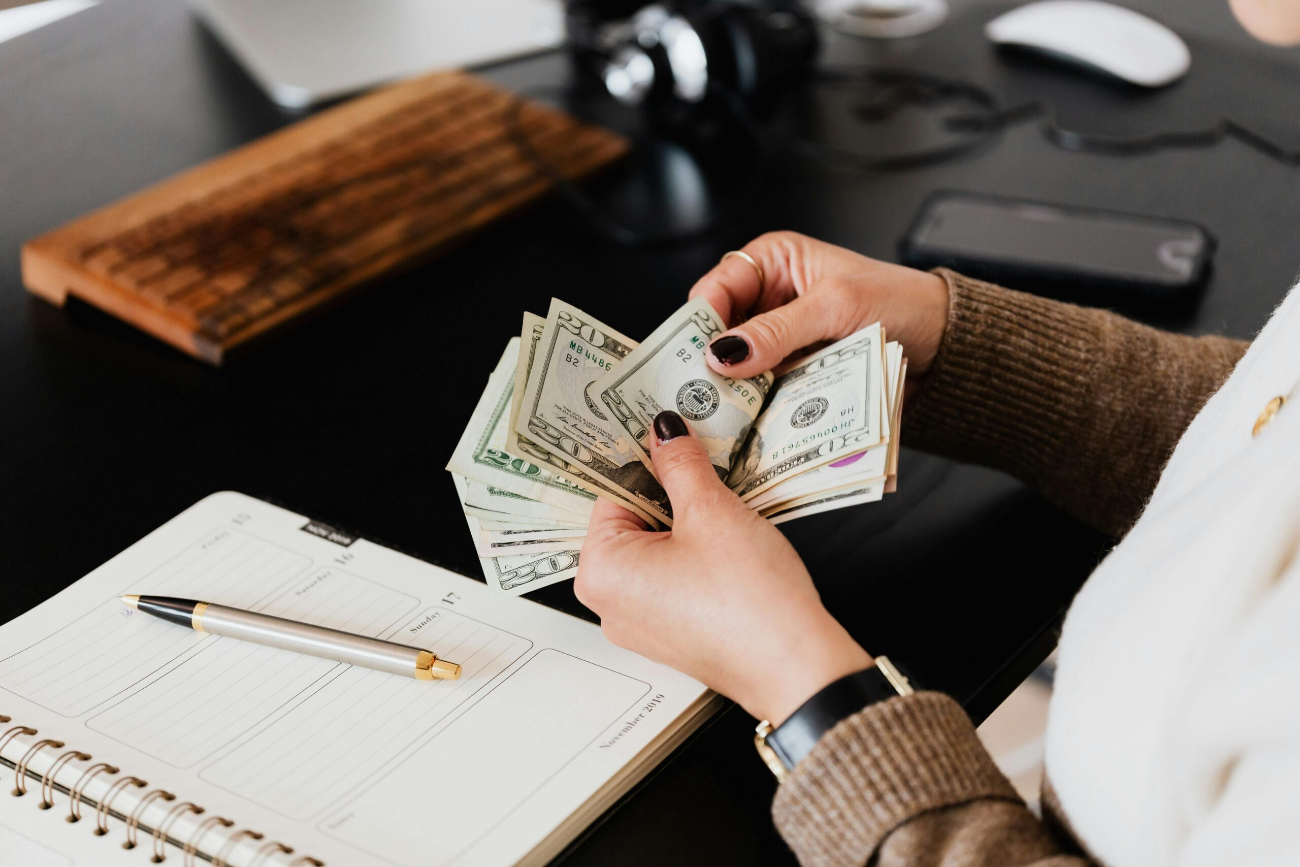 How to Start Saving Money: 7 Practical Tips for Beginners